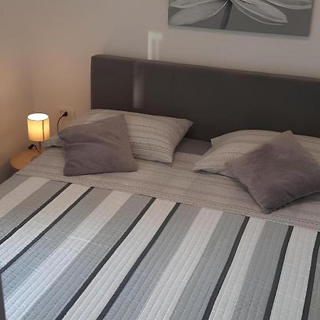 Apartment Puntamika Villa De Rosa - Ground Floor Zadar Dış mekan fotoğraf