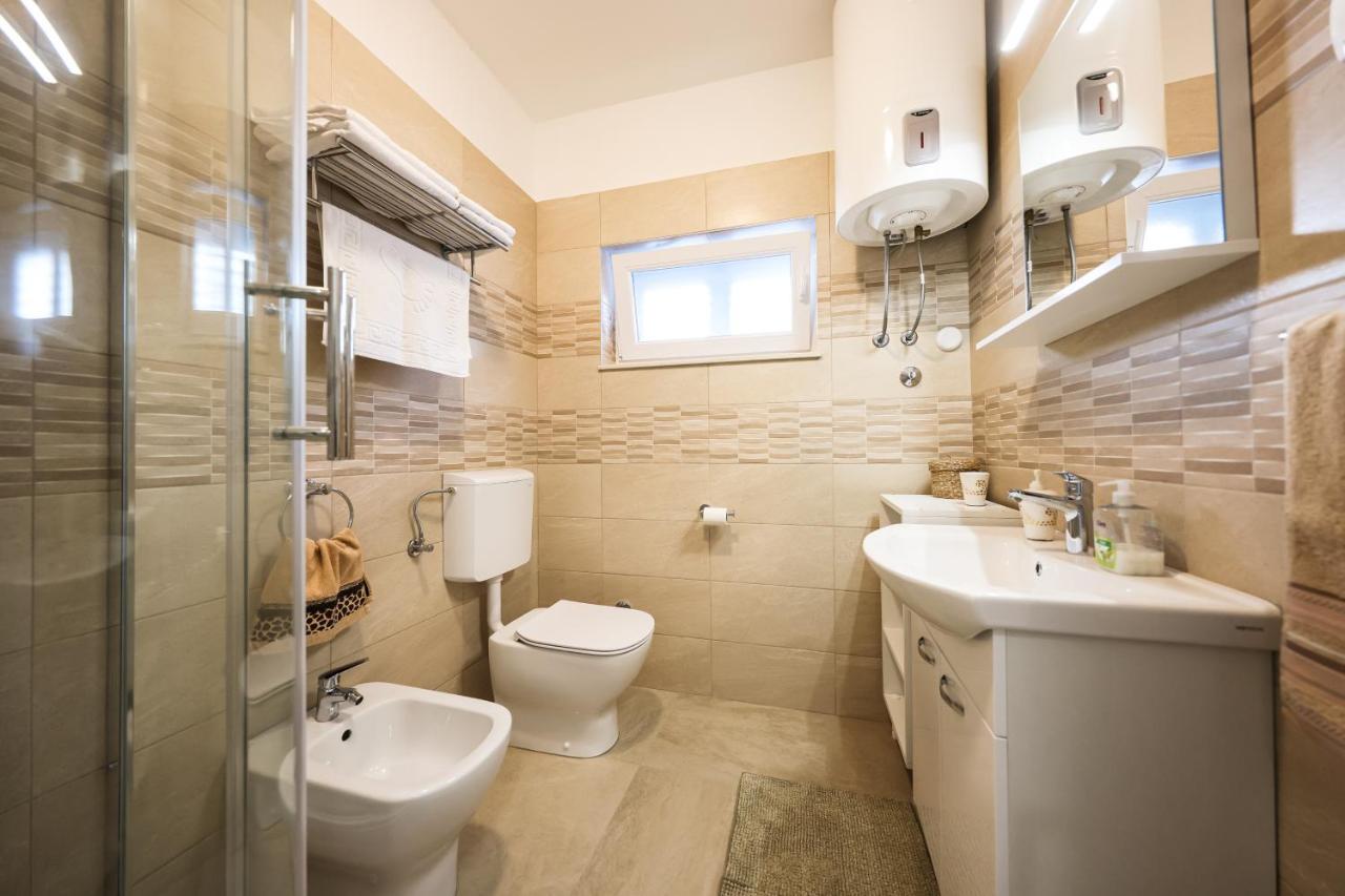 Apartment Puntamika Villa De Rosa - Ground Floor Zadar Dış mekan fotoğraf