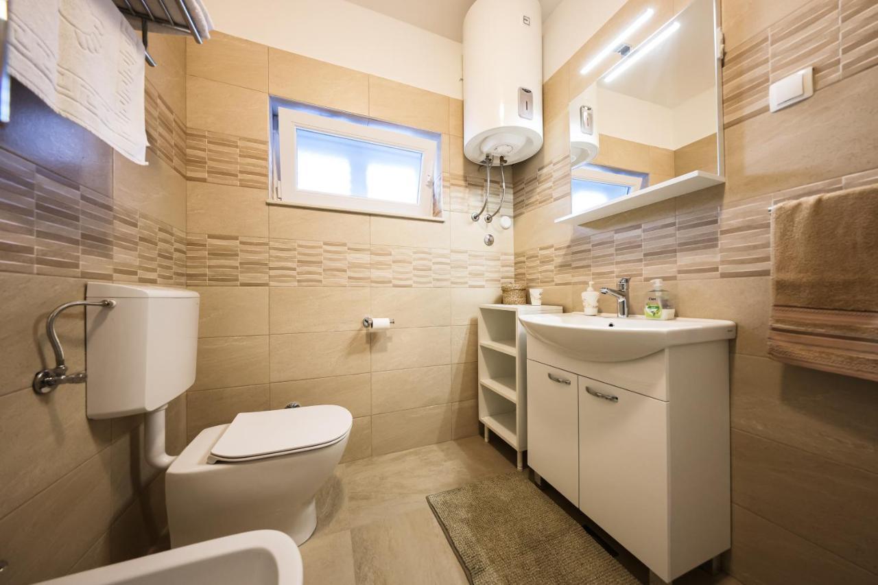 Apartment Puntamika Villa De Rosa - Ground Floor Zadar Dış mekan fotoğraf
