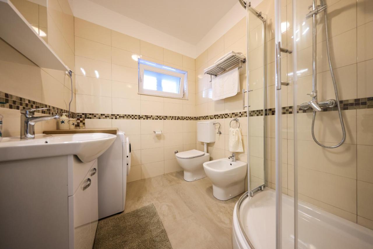 Apartment Puntamika Villa De Rosa - Ground Floor Zadar Dış mekan fotoğraf