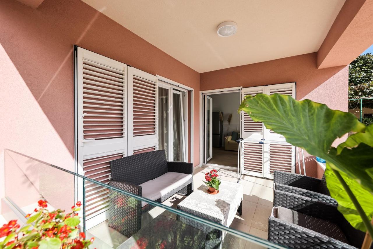 Apartment Puntamika Villa De Rosa - Ground Floor Zadar Dış mekan fotoğraf