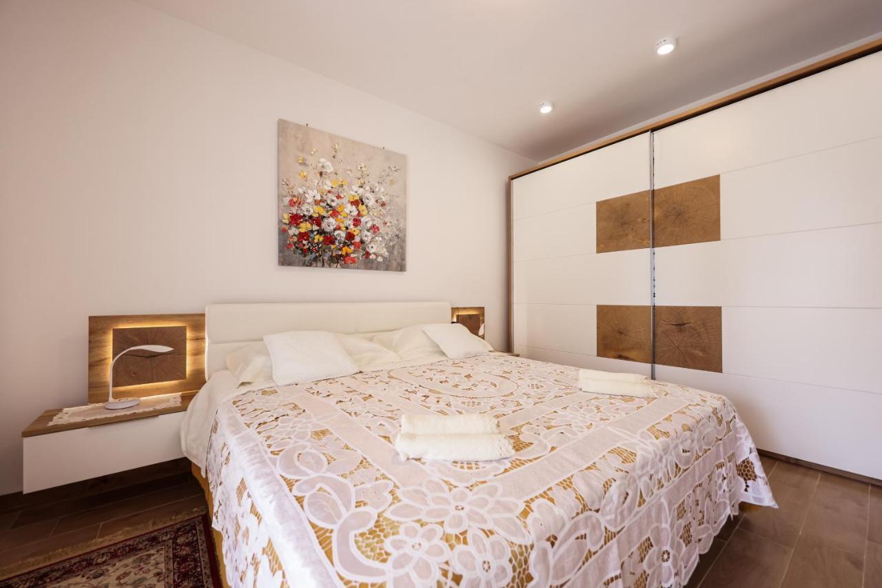 Apartment Puntamika Villa De Rosa - Ground Floor Zadar Dış mekan fotoğraf